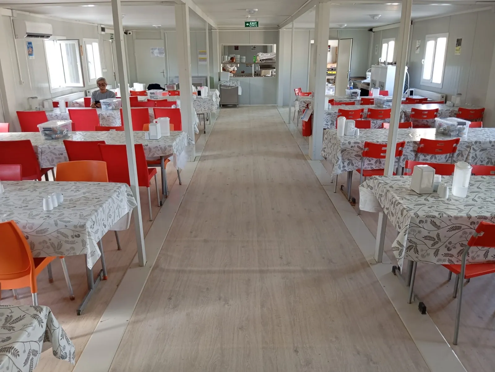 Modern mimaride üretilmiş prefabrik yemekhane binası